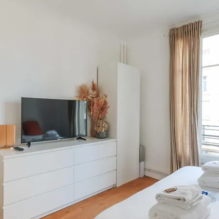 Apartment Charm And Serenity In This Modern Cocoon For 2 *