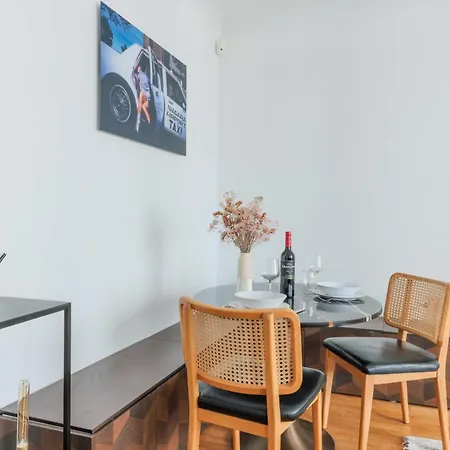 Charm And Serenity In This Modern Cocoon For 2 * Paris